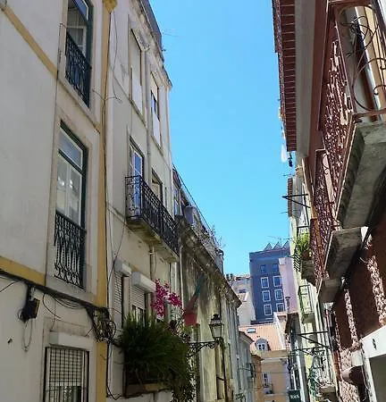 Charm & Light In Historic Center * ליסבון